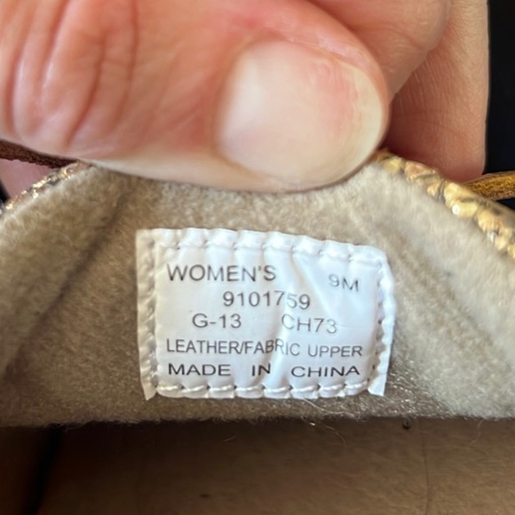 Sperry TopSider Boat shoes. Color Tan with Gold. Size 9. - Picture 4 of 4